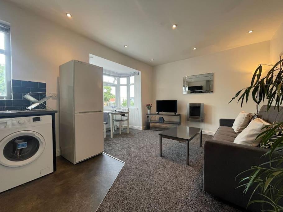 Kingsbury Apt 2 バーミンガム エクステリア 写真